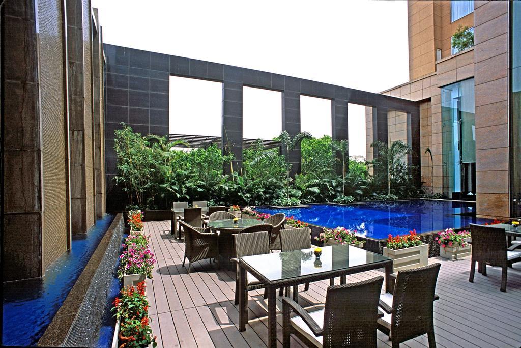 Hotel Radisson Noida Exteriér fotografie