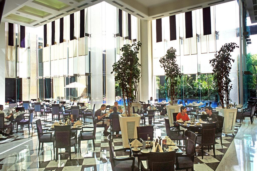 Hotel Radisson Noida Exteriér fotografie