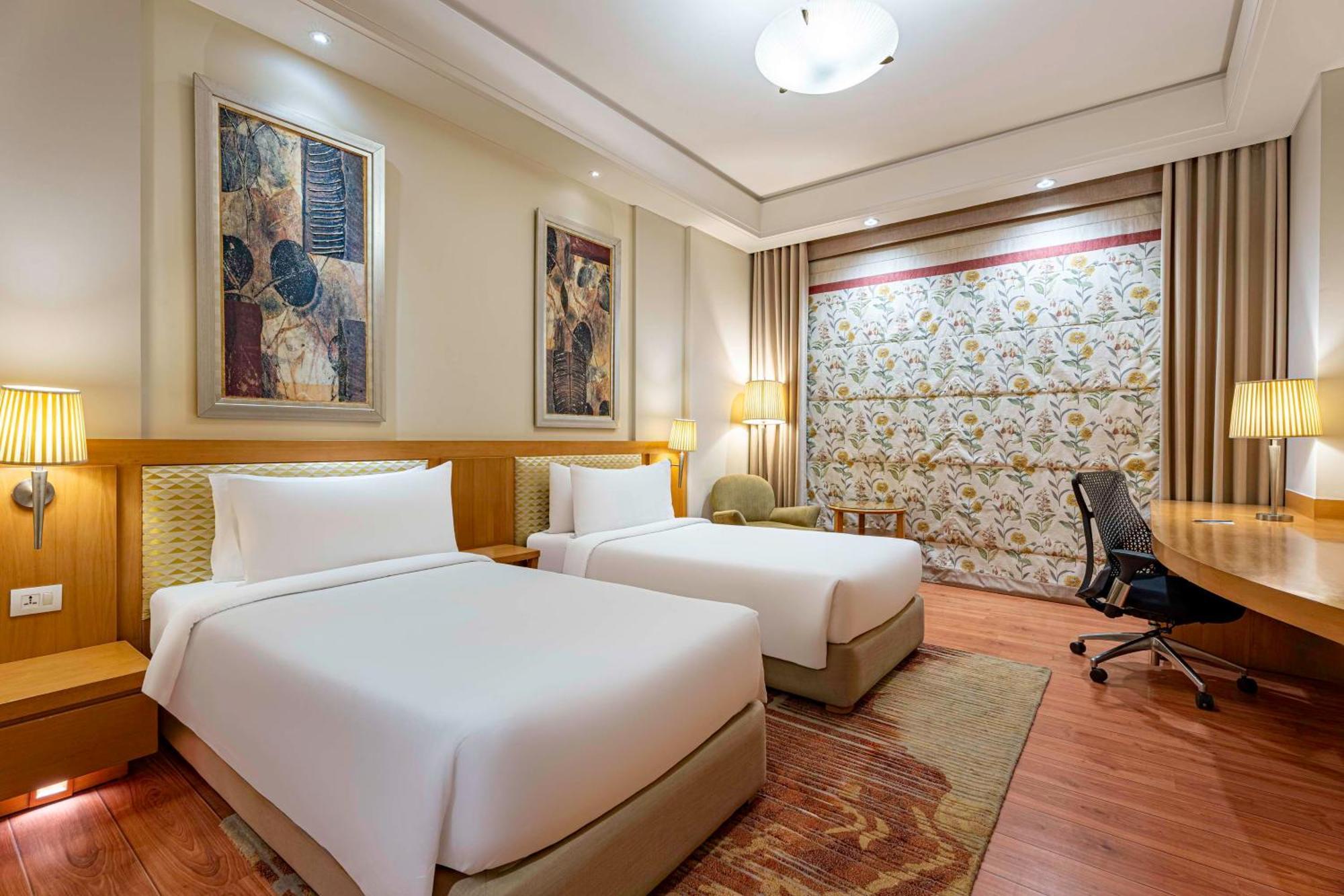Hotel Radisson Noida Exteriér fotografie