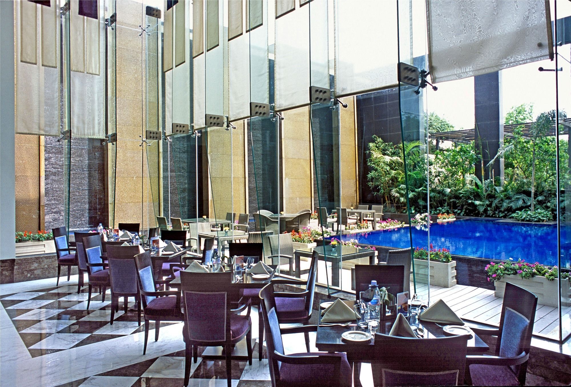 Hotel Radisson Noida Exteriér fotografie